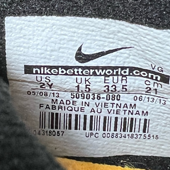 Nike Youth Indoor Soccer Shoes Black Orange Gum Sole Size 2Y - Picture 10 of 10